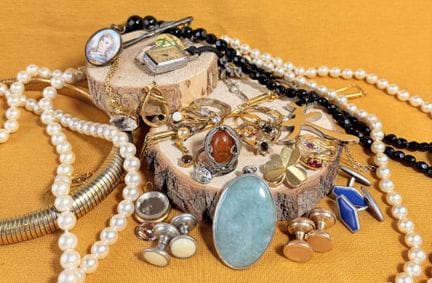 Set di bigiotteria composto da collane di perle e 