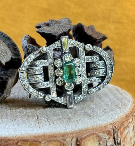 Brosche aus 750/1000 (18 K) Weißgold mit geometris