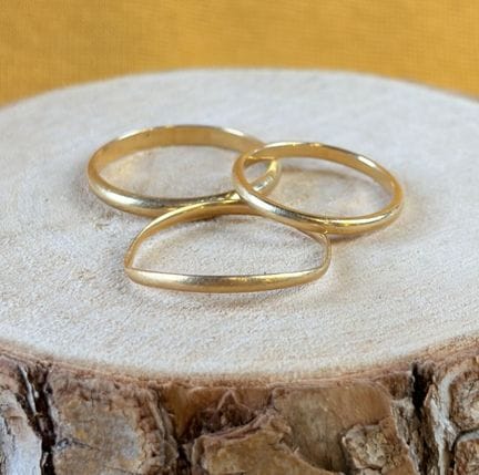 Set di tre fedi nuziali in oro giallo 750/1000 (18