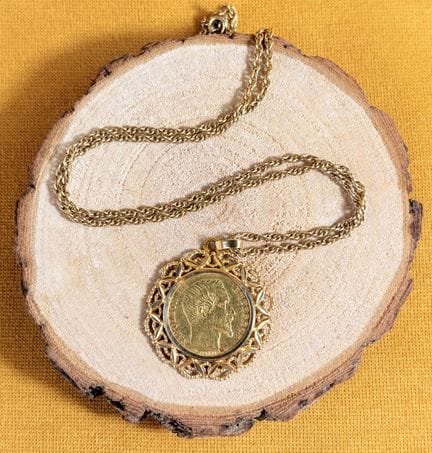 Moneta da 20 franchi d'oro (1859) montata come cio