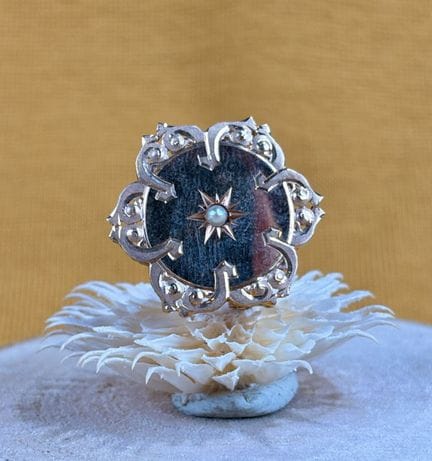 Brosche im Rosettenstil aus 750/1000 Gelbgold (18 