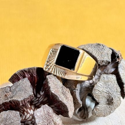 Anello in oro giallo 750/1000 (18 carati) con una 