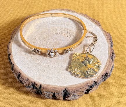 Bracciale semirigido apribile in oro giallo 585/10