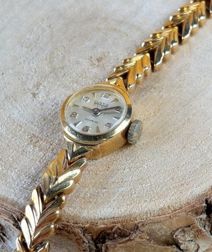 CURTIS
Orologio da donna, cassa e bracciale in oro