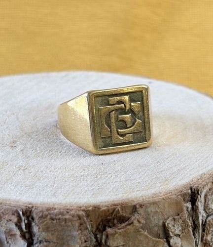 Anello con sigillo in oro giallo 750/1000 (18 cara