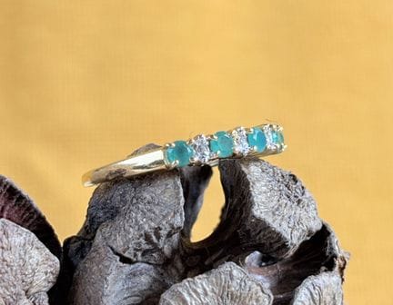 Anello in oro giallo 750/1000 (18 carati) a forma 