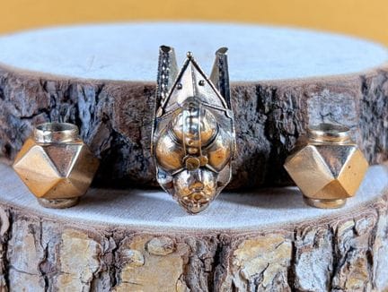 Thali (o Thirumangalyam) in oro giallo 750/1000 (1