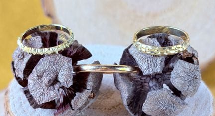 Set di tre fedi nuziali in oro giallo 750/1000 (18