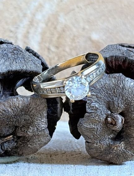 Anello con design irregolare in oro giallo 375/100