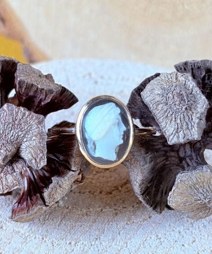 Anello in oro giallo 585/1000 (14K) con un cammeo 