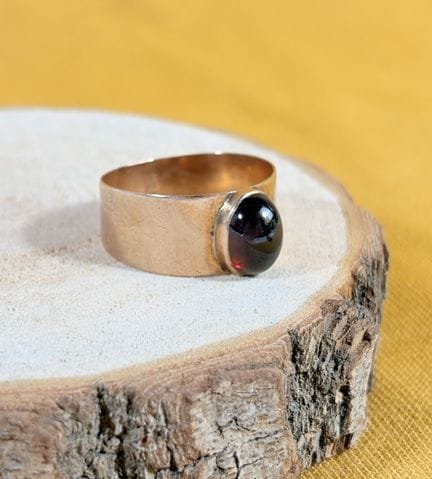 Bague ruban en or jaune 750/1000 (18K) ornée en se