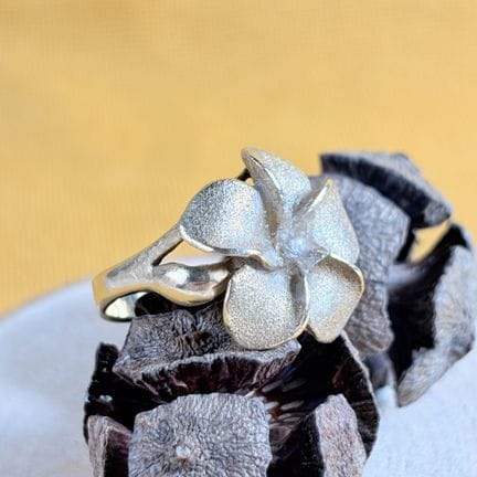 Bague fleur en or jaune 585/1000 (14K) texturé, ma