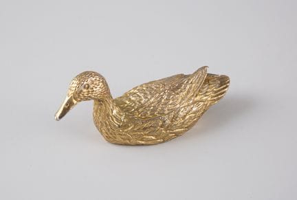 CHIPOT. Pato de bronce dorado. 5 x 10,5 cm.