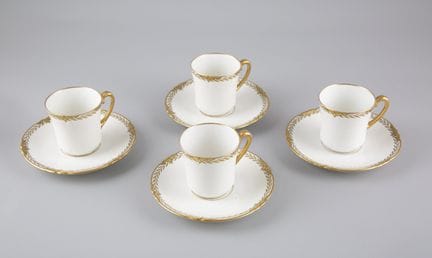 LIMOGES. Ocho tazas de café y ocho platillos de po