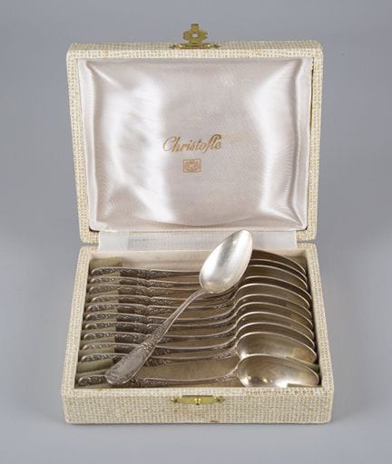 Doce cucharas de plata, con el sello de Minerva, i
