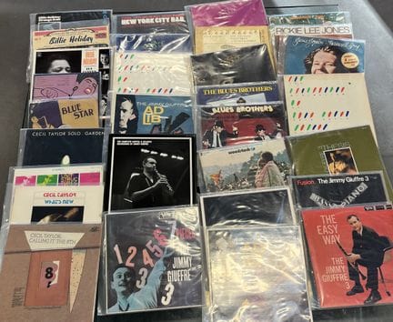 Lot de 30 disques vinyles 33 tours divers dont : 4