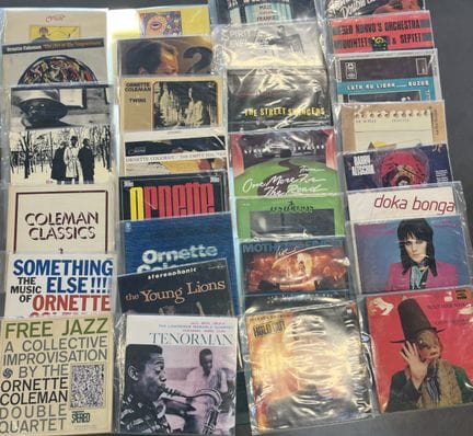 Lot de 30 disques vinyles 33 tours principalement 