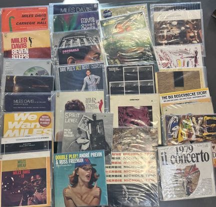 Lot de 30 disques vinyles 33 tours principalement 