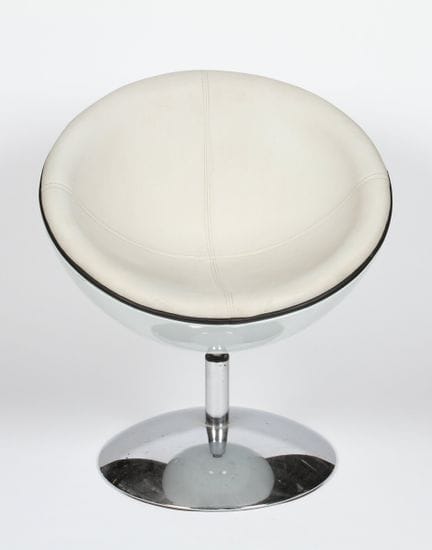 Sillón con estructura de resina, base de metal cro