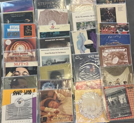 Lot de 30 disques vinyles 33 tours dont : 5 Stevie