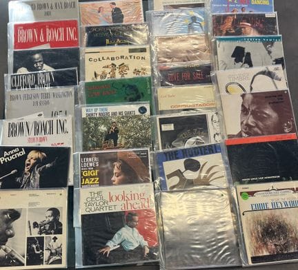 Lot de 30 disques vinyles 33 tours principalement 