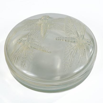 René LALIQUE (1860-1945) : Bonbonnière en verre op