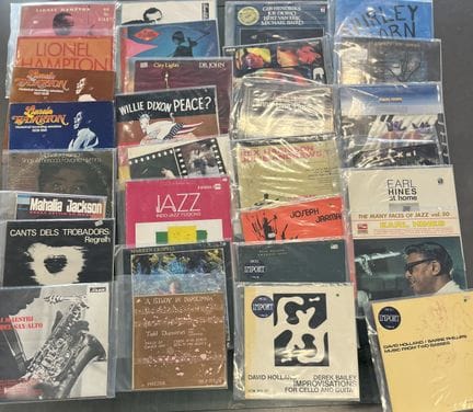 Lot de 30 disques vinyles 33 tours principalement 