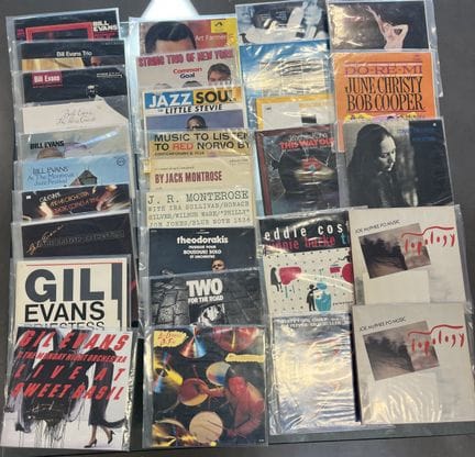 Lot de 30 disques vinyles 33 tours principalement 