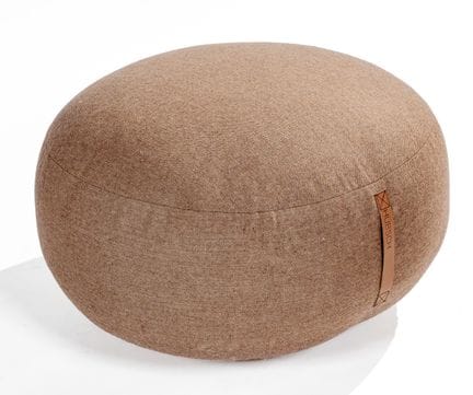 HUSBSCH: Puf modelo Mochi. Tapizado de tela marrón