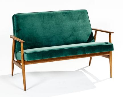 366 CONCEPT: Sofá pequeño de madera y espuma. Tapi