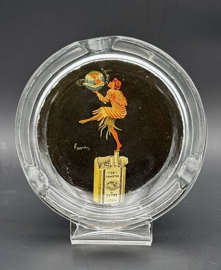 《世界香烟》——约1913年

署名“Cappiello”

罕见的原始玻璃广告烟灰缸，表面装饰有压