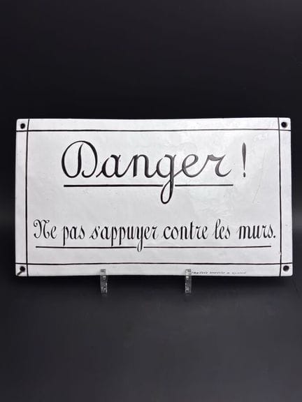 DANGER! - c.1900

Élégante plaque émaillée d'utili