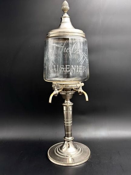 CUSENIER 氧气茴香酒 - 约1900年

罕见的原装玻璃与镀镍金属制广告茴香酒喷泉。高约51
