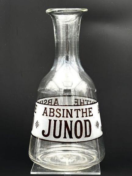 JUNOD 苦艾酒 - 约1900年

罕见的原装丝网印刷玻璃广告酒壶。高23.3厘米。

保存状况
