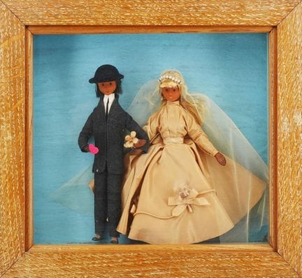 PEYNET
The Lovers
Two dolls in a display case
(as 