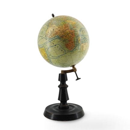 J. FOREST
Globe on a wooden stand
Height: 41 cm