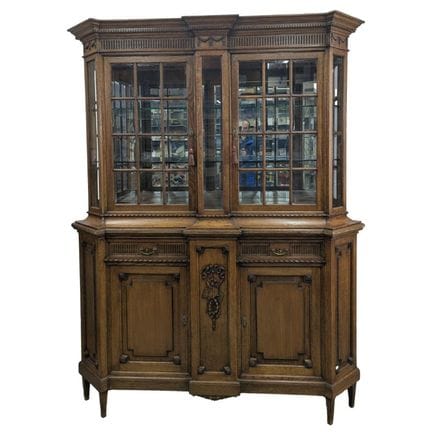 Credenza in stile Luigi XVI in rovere riccamente s