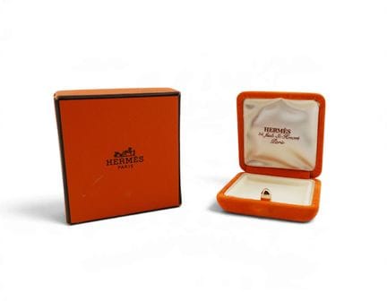 HERMES
Boîte avec écrin (vide)
Longueur: 7 cm