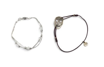 Lote compuesto por dos pulseras de plata, una de e