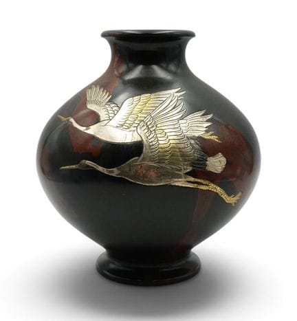 GIAPPONE
Vaso ovoidale in metallo con decorazione 