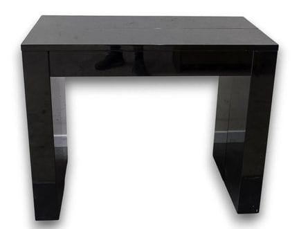 Consolle contemporanea laccata di nero che funge d