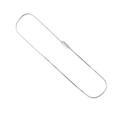Catena in oro bianco
Lunghezza: 43 cm
Peso: 4 g

G