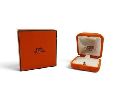 HERMES
Boîte avec écrin (vide)
Longueur: 7 cm