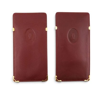 CARTIER
Lot de deux étuis de lunettes en cuir soup