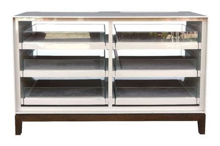 Contenitore in legno laccato crema con sei cassett