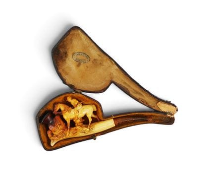Pipe en écume de mer à décor sculpté représentant 