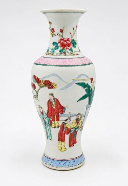 CINA
Vaso a balaustra in porcellana con decorazion