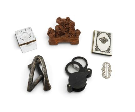 Lot d'objets de vitrine divers comprenant un encri