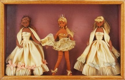 PEYNET
Three Women
Three Dolls in a Display Case
(