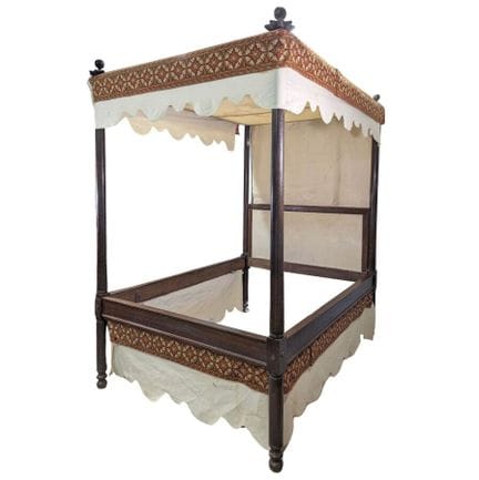 Letto a baldacchino in stile rinascimentale in noc